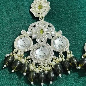 Elegant Kundan Mehandi Colour Earrings