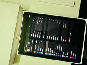 iPad 9th Gen -(64GB)- Great Condition!