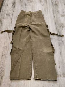 Ma2412 Sabrin cargo jeans waist 22 inches