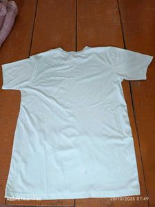 Stylish  Basic T-Shirt – Second Hand, Like New