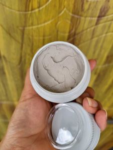 Innisfree Volcanic Pore Clay mask
