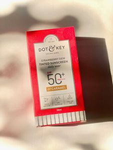 Dot&key Strawberry Dew Tinted Sunscreen SPF 50 +++