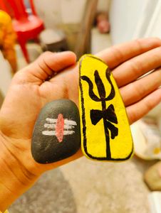 Hand-Painted Spiritual Stones – Trishul & Shivling