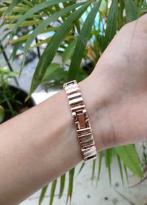 Chic Gold-Tone Vintage Watch