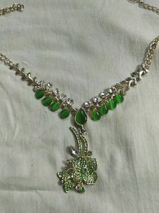 Elegant Green Floral Necklace