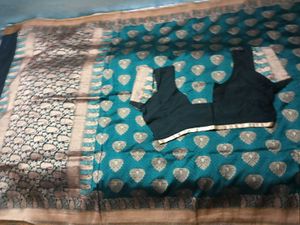Used Embellished BanarasiSaree WithBlouse-DarkGree