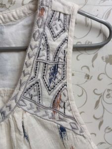 L.B Women&#39;s Embroidered Top