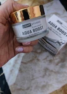 Aqua boost professional gel face moisturizer 🧴