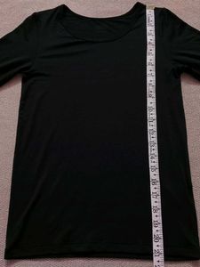UNIQLO HEATTECH Black Tshirt