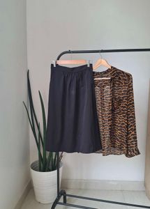 ZARA Elegant Black Midi Skirt
