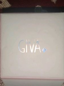 Lucky Clover Necklace w Anushka Sharma auto gra