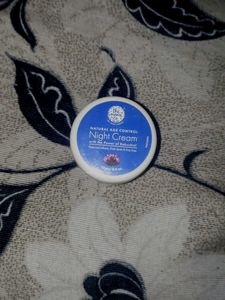 The Moms Vo.  Night Cream For Skin Care.