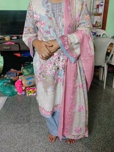Pakistani Lawn Suits Sets