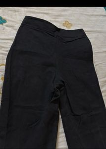 Black pants with Zipper Detail