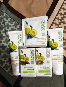 pack of 5 , face wash, serum, facial kit