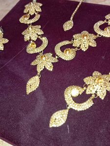 Elegant Gold-Tone Jewelry Set
