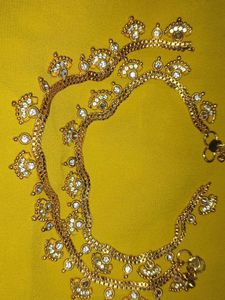 Sizzling Fancy Women Anklets