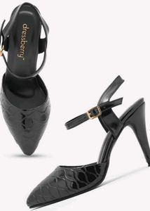 Dressberry Black Heels And An Earring Set