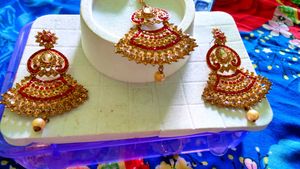 Red EARINGS &amp; MANGTIKA