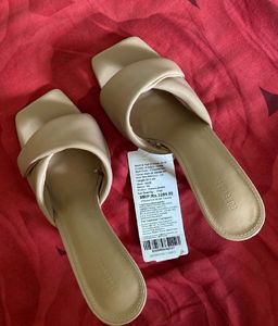 FOREVER 21 Nude Heels