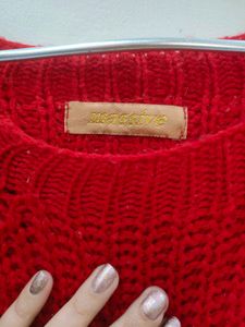Super cute red pullover ❤️