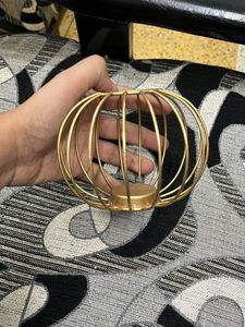 Beautiful Candle Stand (Golden)