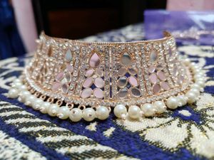 Elegant Pearl Choker
