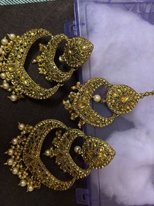 long earring and maang tika