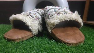 Embroidery woman sliders