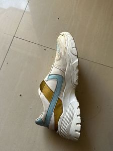Used Fashion Sneakers