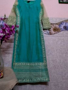 Long Pakistani Kurta...(Hania Ameer) Look