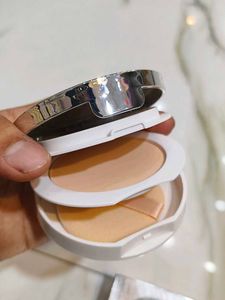 ME-ON Whitening Compact Powder