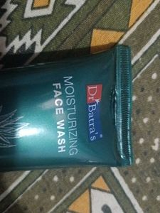 Dr. Batra&#39;s Moisturizing Face Wash