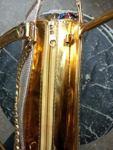 💥Elegant And Beautiful Handbag 👜