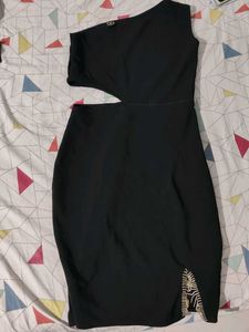 Chic Black One-Shoulder Dress