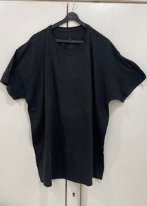 Score Big Style with this Hanes Black Tee! 🏏🌟