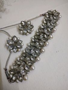 Glittering Necklaces Set Of Choker With Earrings