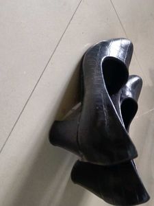 Black Heeled Pumps