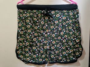 Floral Print Women&#39;s Shorts 2 Nos