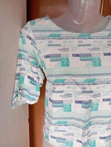 Patterned 3/4 Sleeve Top