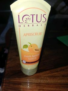 Lotus Herbals Apriscrub