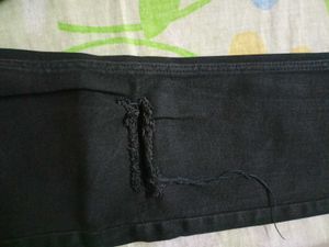 black jeans - it&#39;s brand new with a ripped style