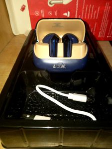 I Am Selling My New Earbuds 🤩
