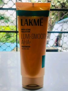 Lakme Lumi-Smooth Facewash