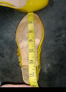 😍👠Yellow Slingback Heels👠