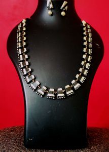 Black & White Geometric Necklace Set