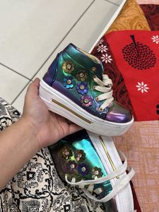 Stylish Kids&#39; High-Top Sneakers
