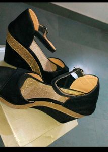 Women Very Pretty Sandles Heels 👠