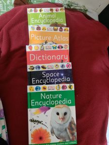 ✨Price drop✨ Young readers 5 encyclopaedia 🌸✨