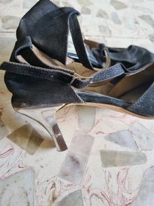 PRICE DROP!! Perfect Cocktail Black Heels